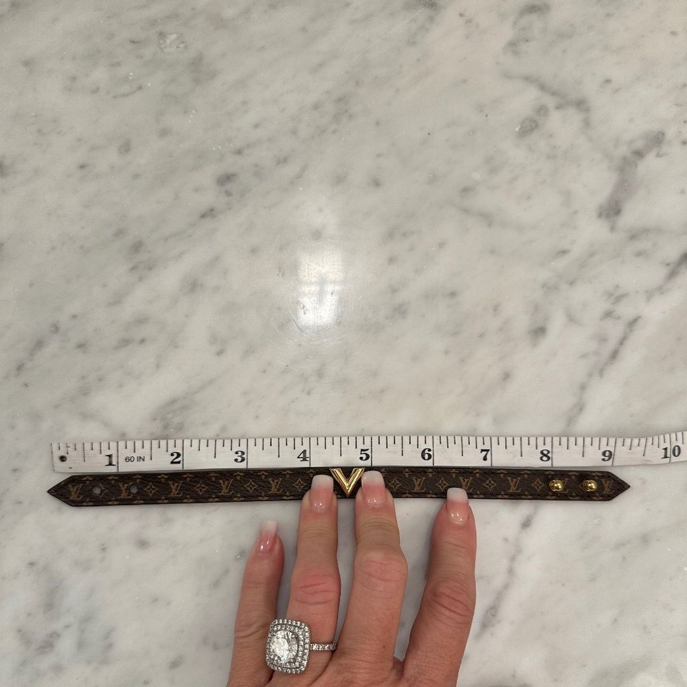 Authentic Louis Vuitton Essential V Bracelet - Picture 12 of 12